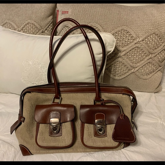 Dooney and Bourke purse - Picture 1 of 6